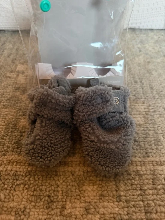 Robeez Gray Sherpa Infant Mittens with Snap Detail - Picture 2 of 3